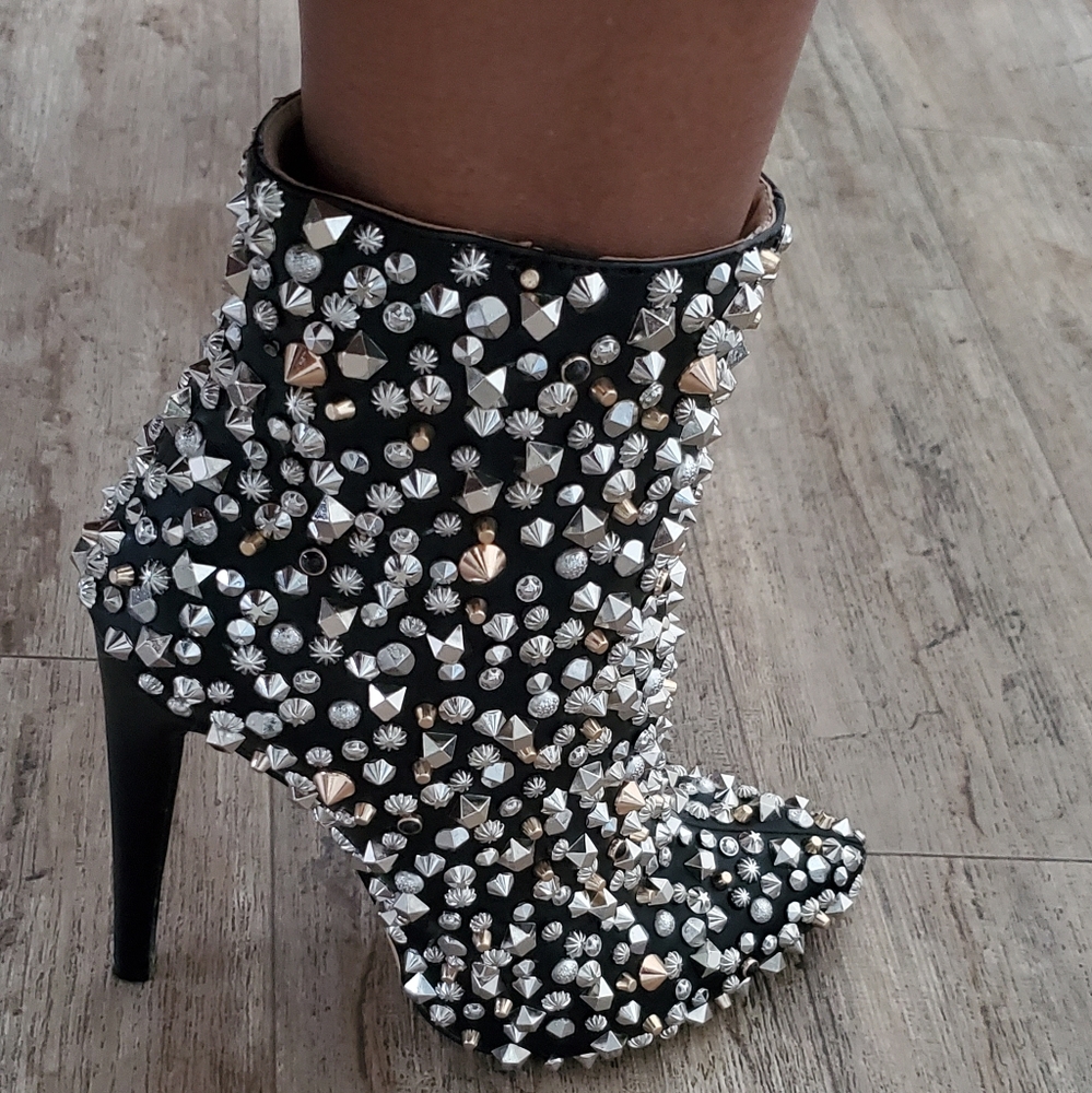 Million studs bootie